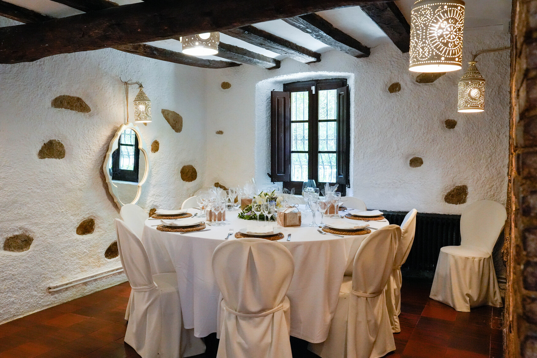 how to organize a company dinner